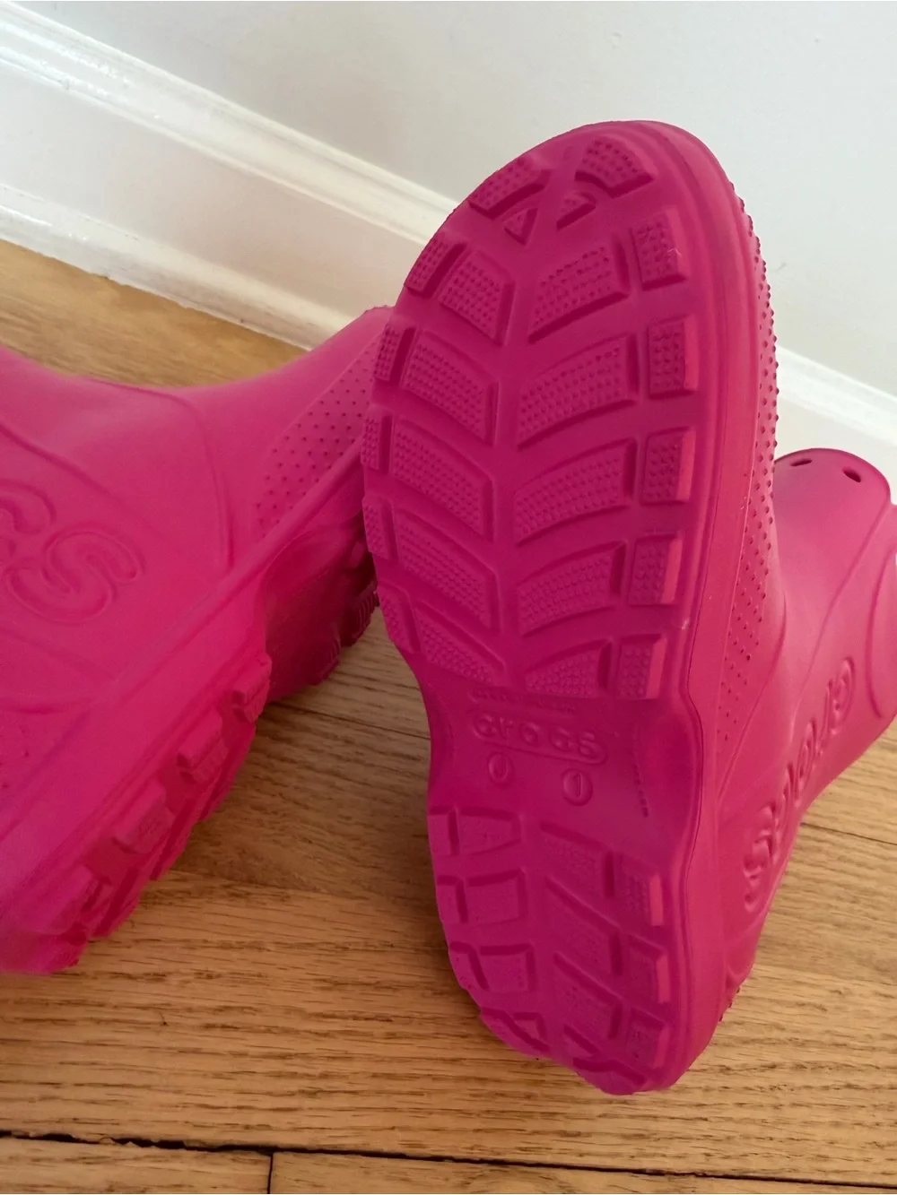 NEW Crocs Handle It Rain Boots Kids J1 Bright Pink Waterproof NWOT